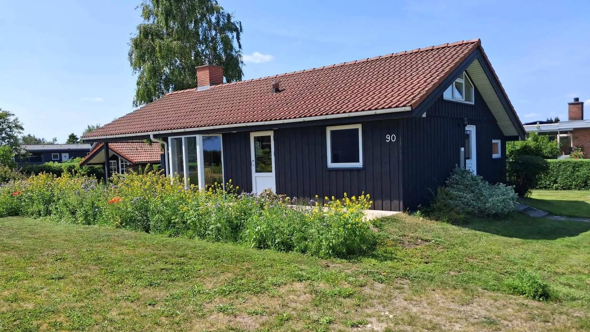Diernæs House | Cozy summer house by the beach and forest.