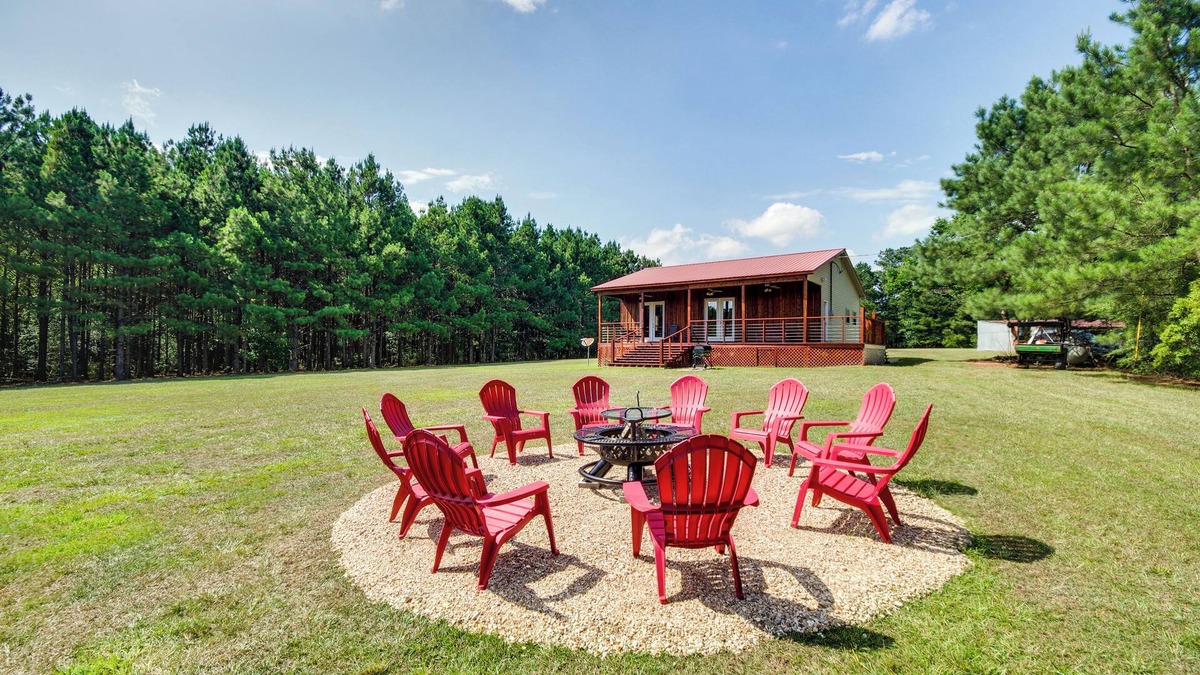 Summit Cabin | Cozy Summit Cabin w/Hiking Trails & Fishing Pond!