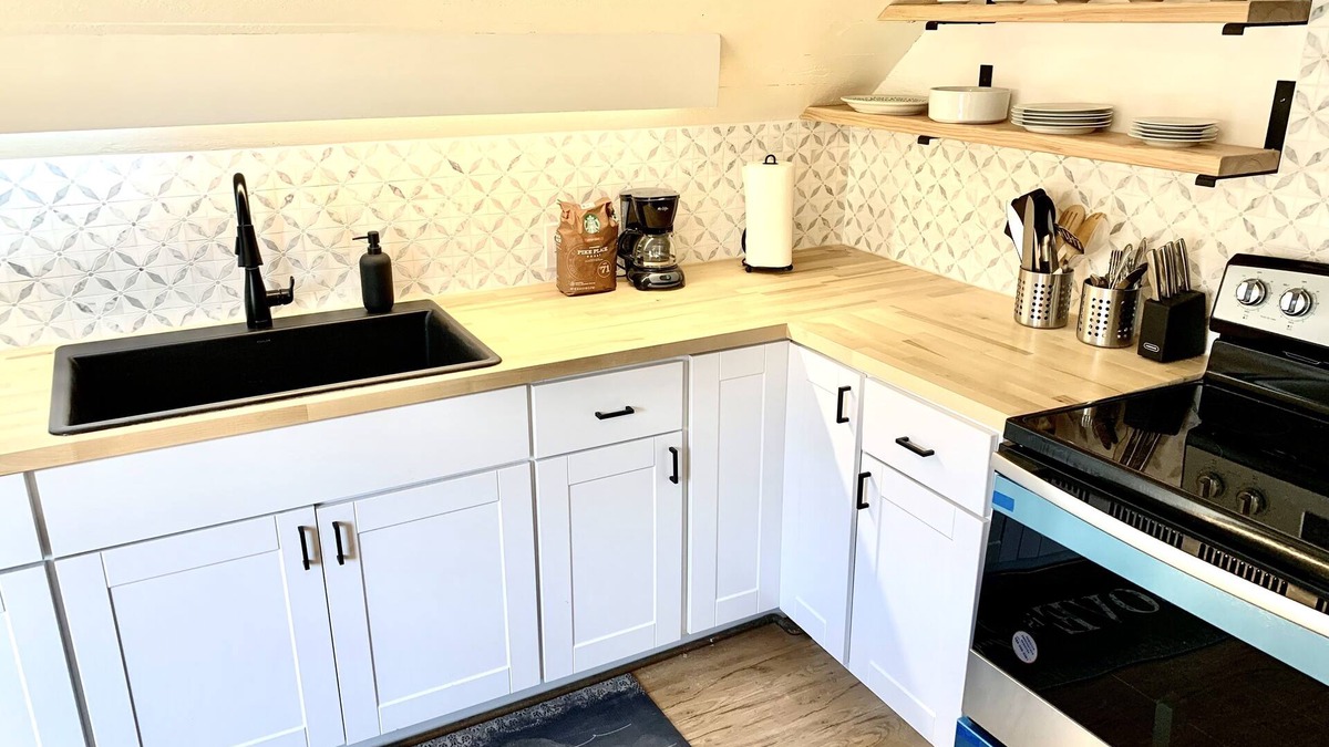 Bridgeport Apartment | Cozy + Sunny Coastal Apt by Long Island Sound