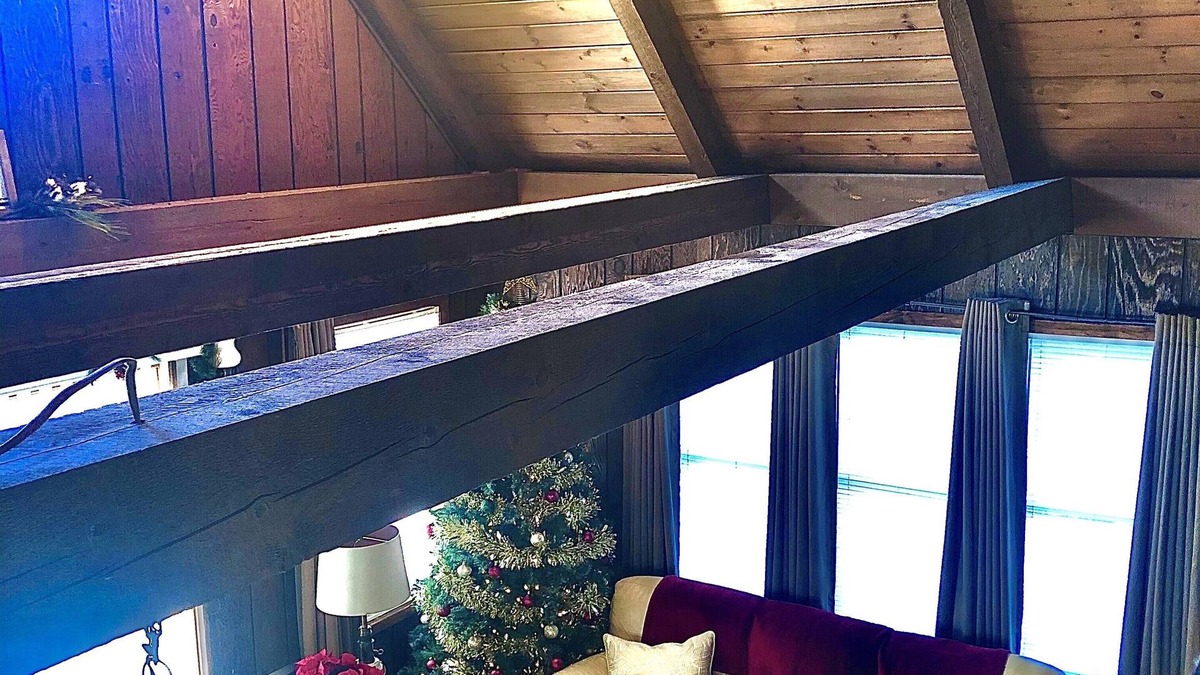 Hingham Cottage | Cozy Sunset Loft by the Lake