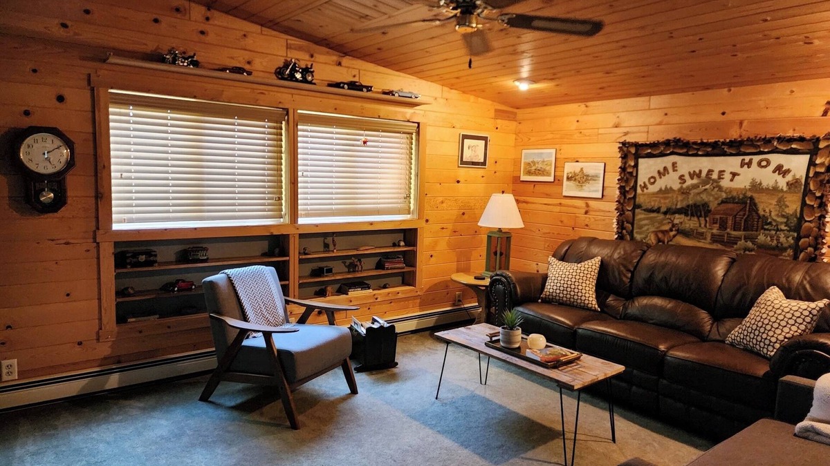 White Pine House | Cozy, super-clean cabin minutes from Lake Superior & the Porkies!