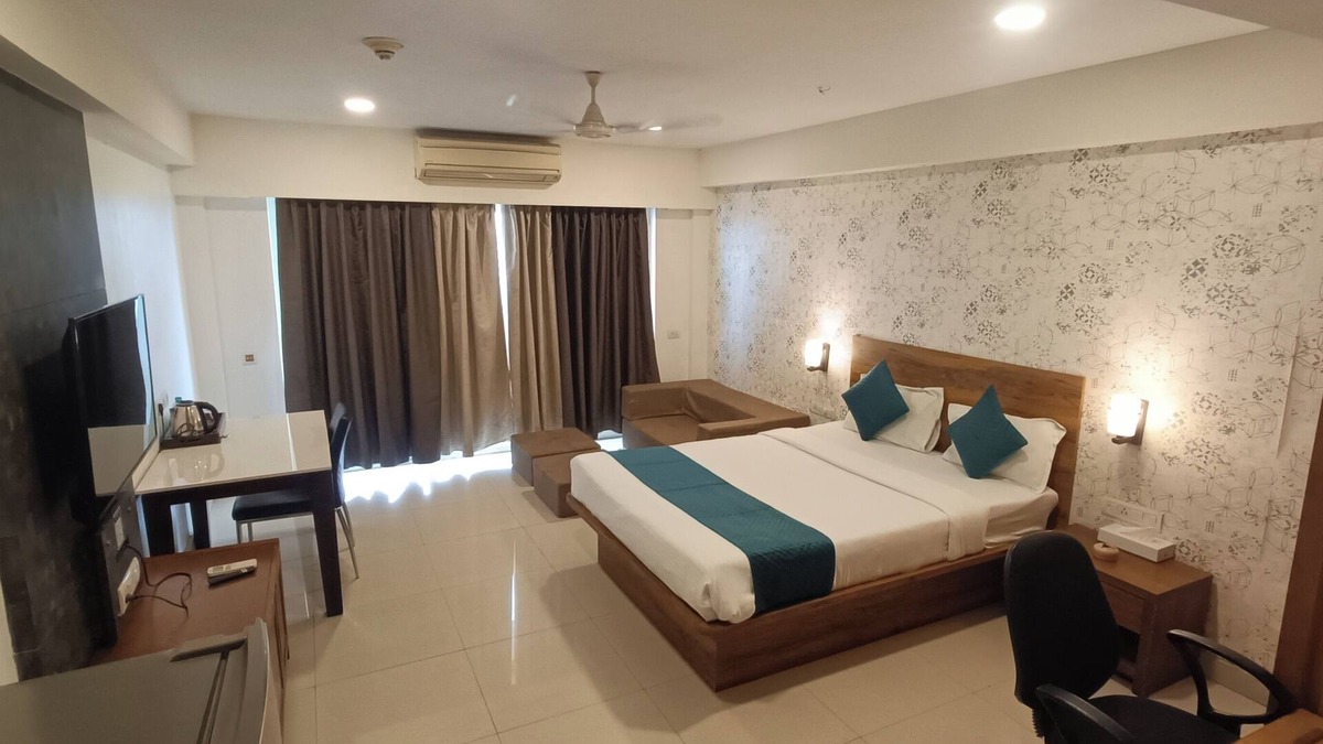 Rajarhat Apartment | Cozy Super Deluxe Studio with Full Kitchen