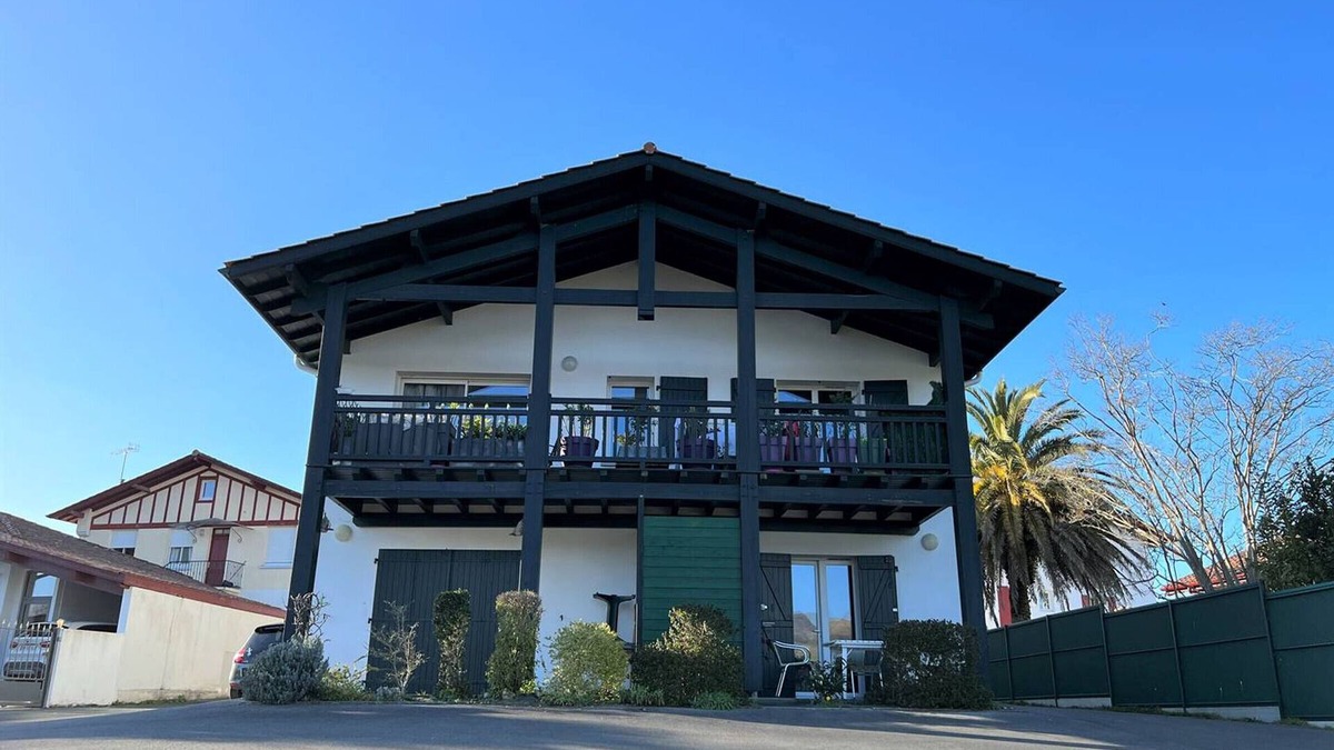 Cambo-les-Bains Apartment | Cozy T1 bis with Terrace, Parking, and Internet near Cambo-les-Bains Center