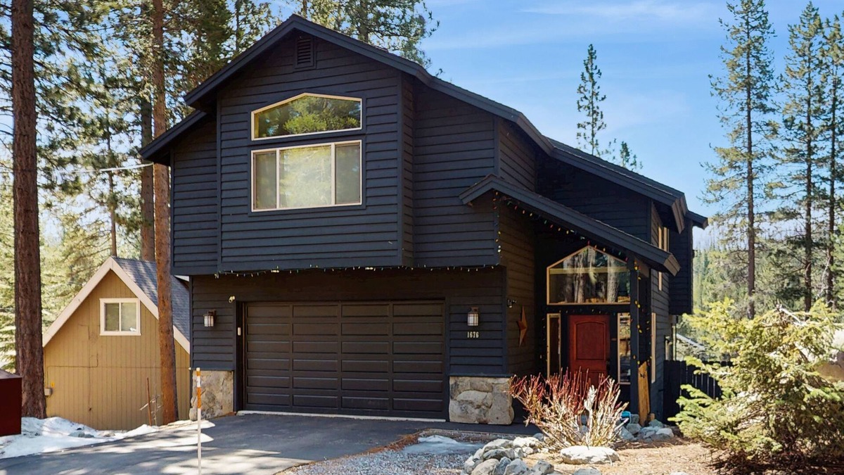 Tahoe Paradise House | Cozy Tahoe home near the best of South Lake w/fireplace, WiFi, & skiing nearby