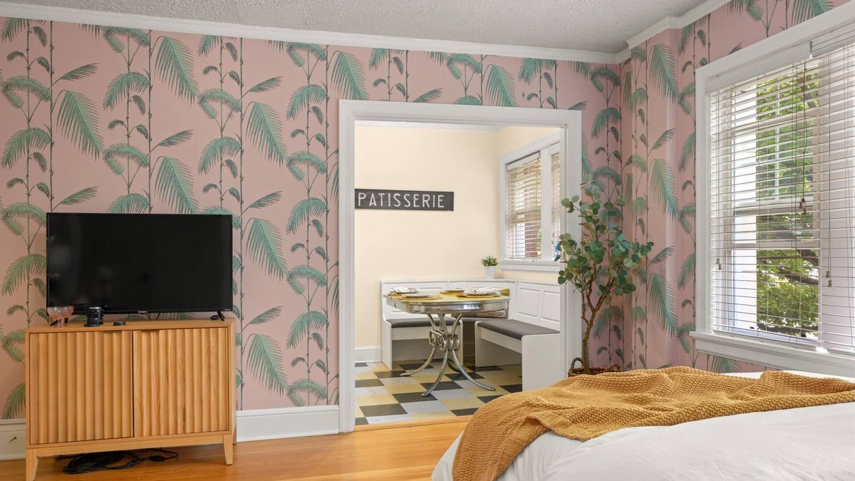 Alphabet Historic District Condo | Cozy tastefully decorated vintage inspired studio condo
