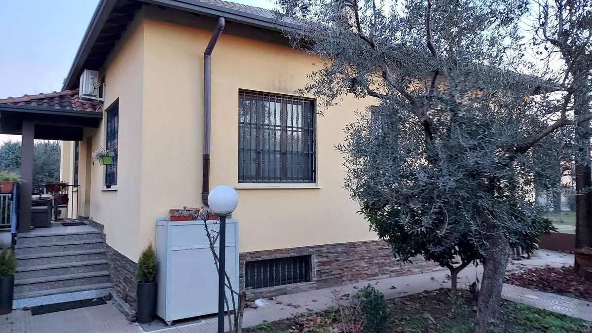 Brugherio Villa | Cozy tavern in villa
