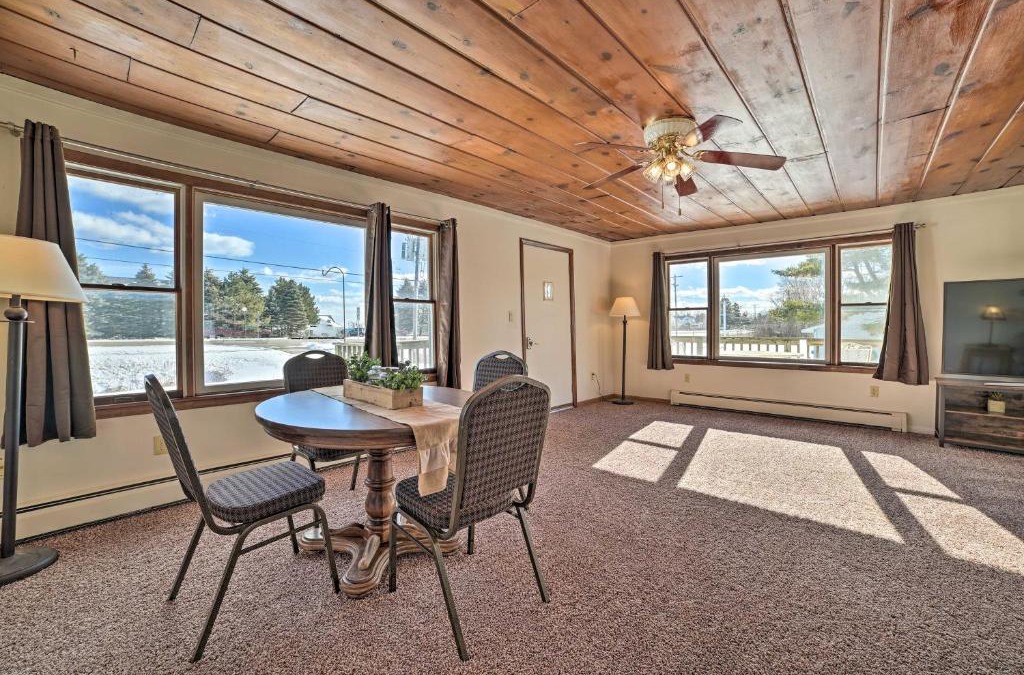 Tawas City House | Cozy Tawas City Home with Views of Lake Huron!