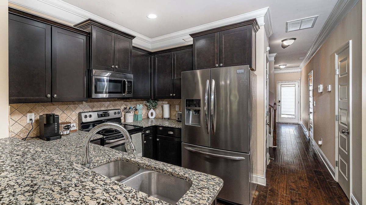 Normal House | Cozy three bedroom 7 minutes from MidCity/Orion Amphitheatre