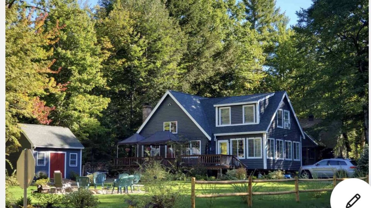 Freedom Cabin | Cozy Three Bedroom Log Cabin