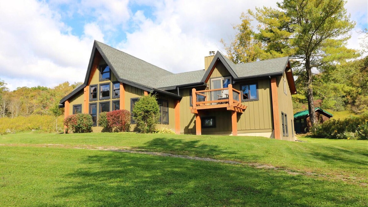 Great Valley House | Cozy Timber Frame Home! 5 minutes to Holiday Valley and downtown Ellicottville!