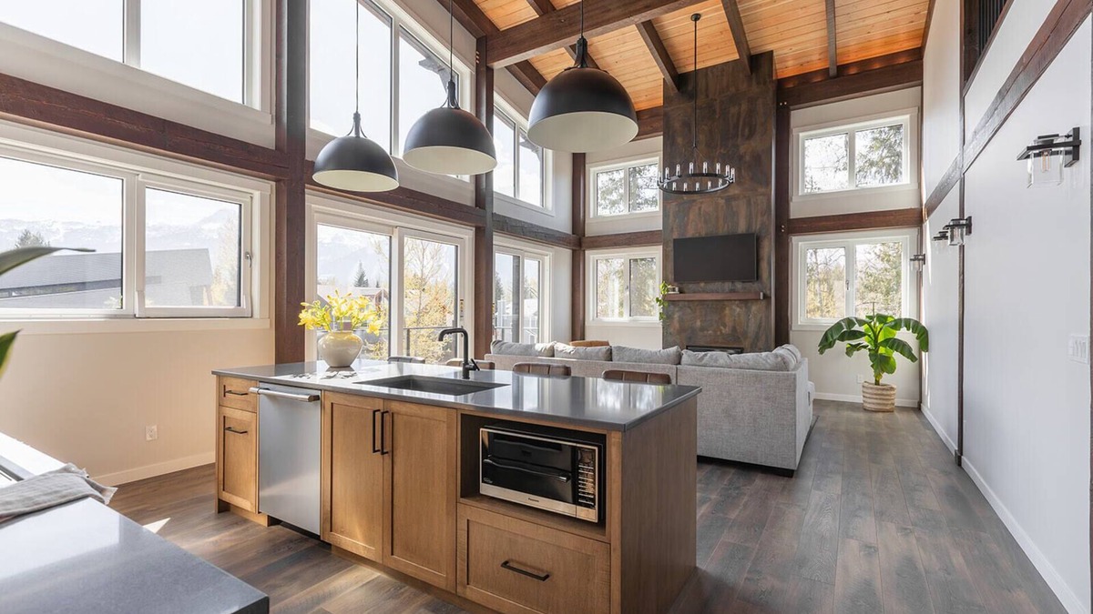 Revelstoke House | Cozy Timberframe Holiday Home