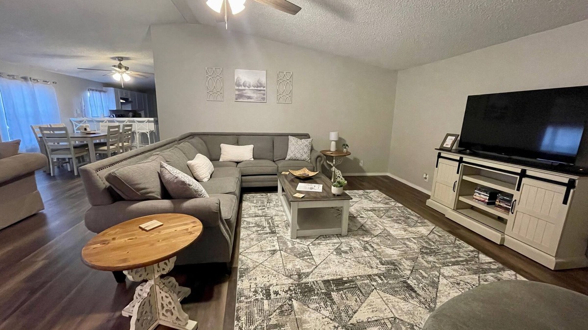 Mead House | "Cozy Times" less than 10 minutes from Lake Texoma and Choctaw Casino