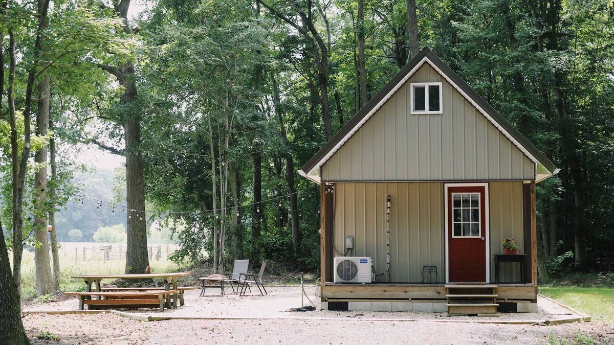 Greenwood Cabin | Cozy tiny cabin with sunrise view! Short drive to beaches and turf.