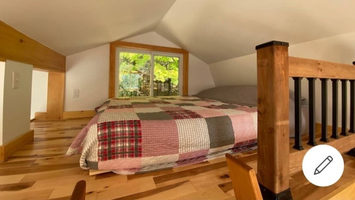 Sainte-Adele House | Cozy Tiny Home