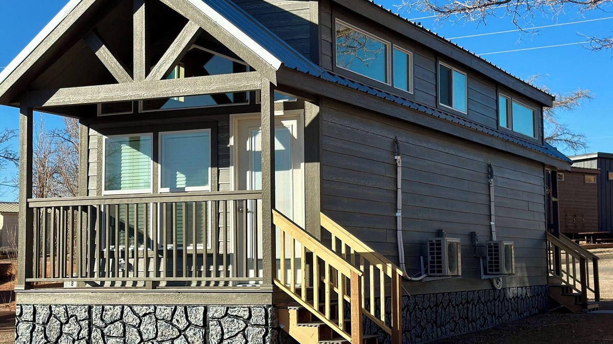 Page Villa | Cozy Tiny Home King Room #18B