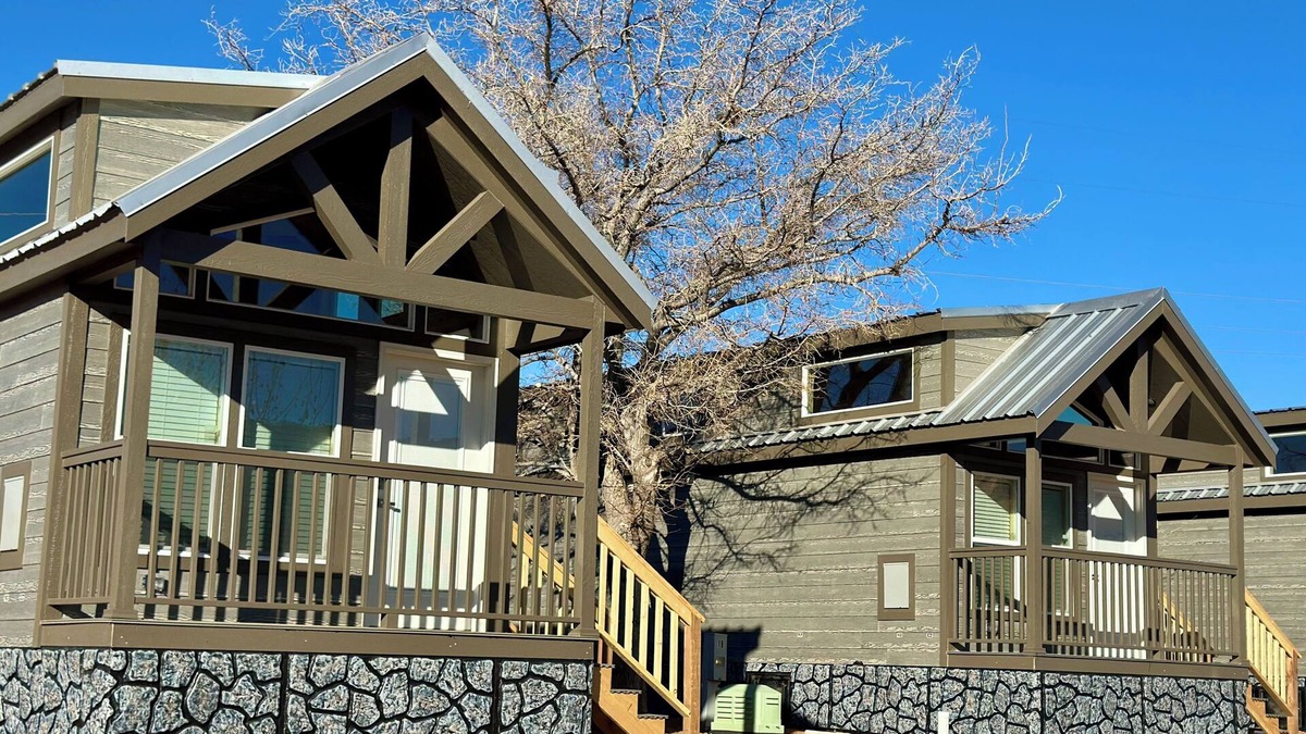 Page Cabin | Cozy Tiny Home King Room #17B
