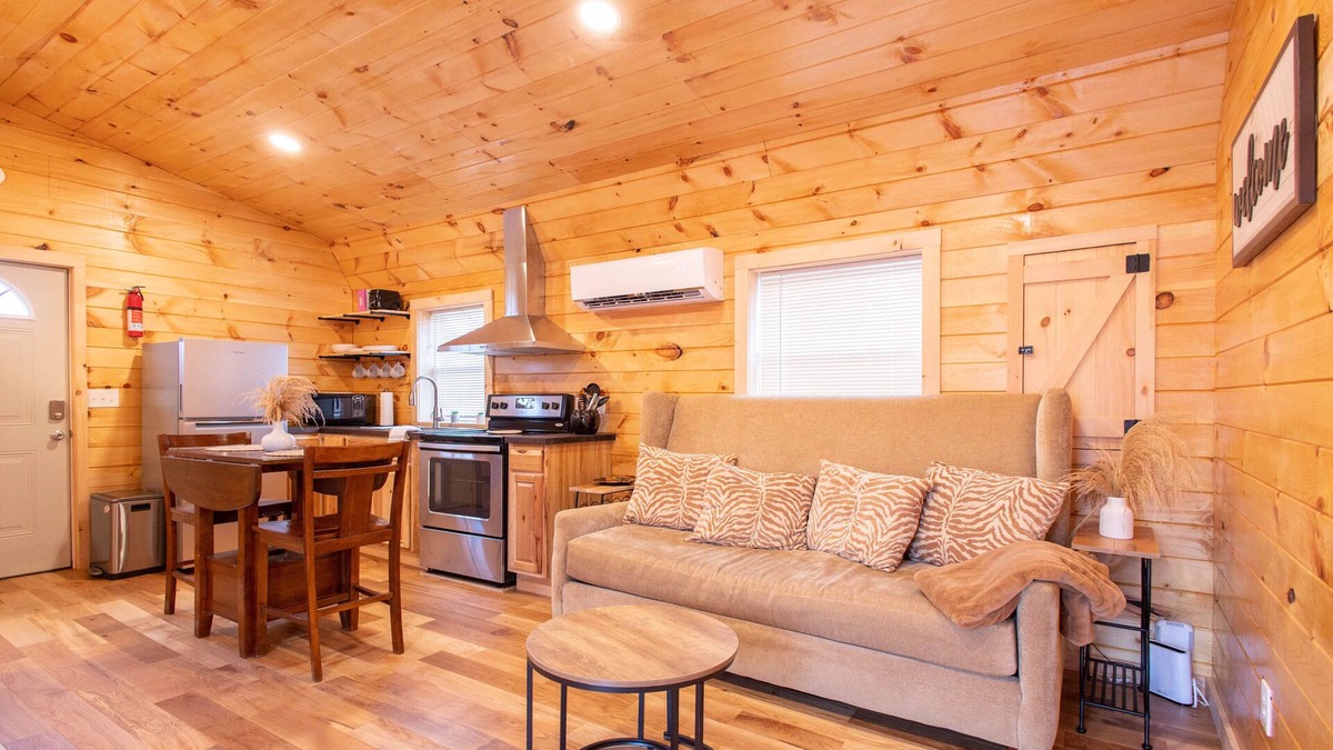 Bronston Cottage | Cozy Tiny Home Near Multiple Marinas & Boat Storage's on Lake Cumberland!