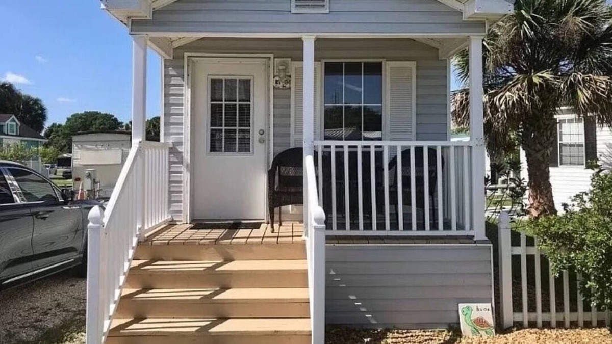 North Fort Myers Cottage | Cozy Tiny Home in North Fort Myers RV Resort