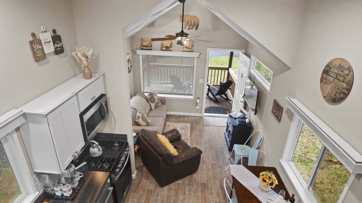 Ashford Cottage | Cozy Tiny Home w/Hot tub and firepit close to Mt. Rainer Nat.Park & Restaurants