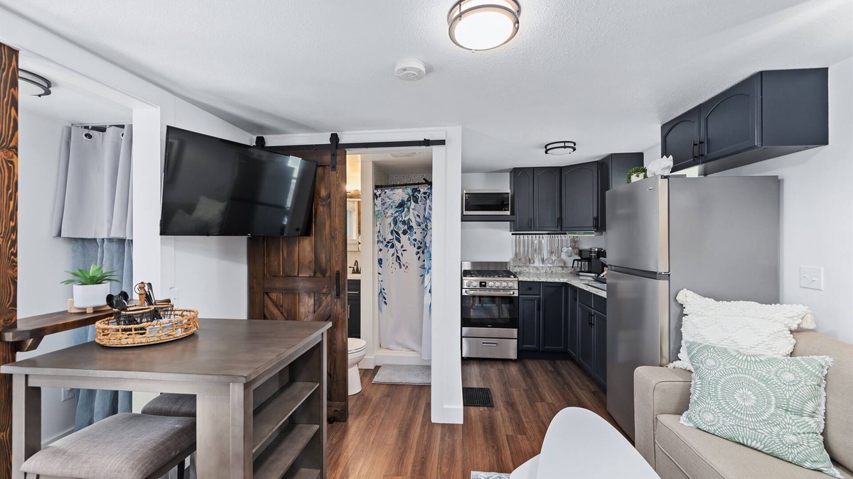 Dublin Cottage | Cozy Tiny House on Main Street. Fully Renovated.