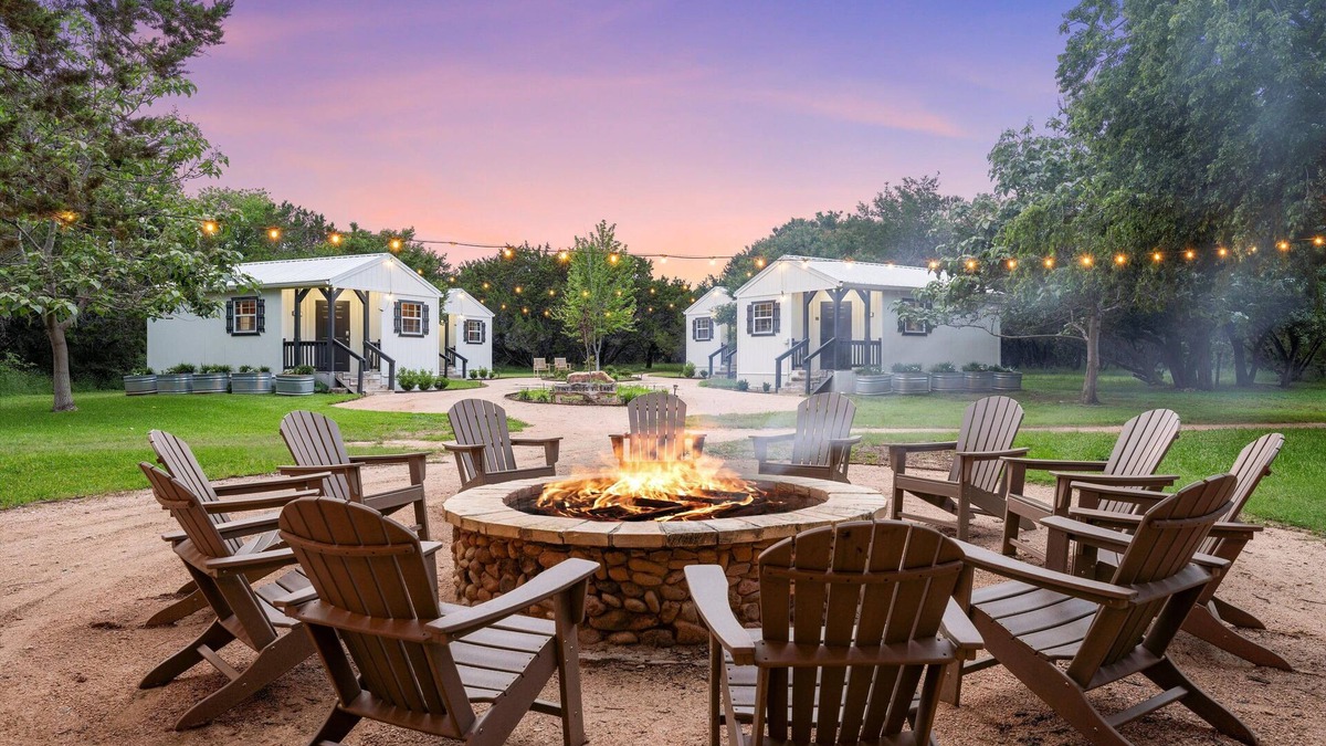 Crawford Cabin | Cozy Tiny House Retreat Less Than 20 minutes from Waco Attractions!
