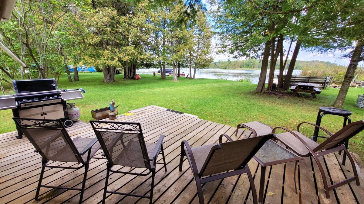 Trent Hills Cabin | Cozy tiny one bedroom cabin on the Trent River