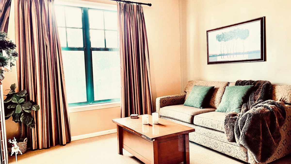 Vernon Apartment | Cozy Top Floor Studio On The Slope, Pool, Hot Tubs, Sauna, Fireplace