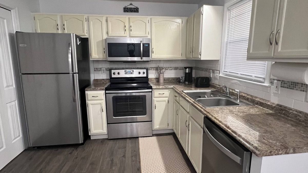 Bristol House | Cozy townhome in adorable Bristol with WiFi, AC and dedicated Work area