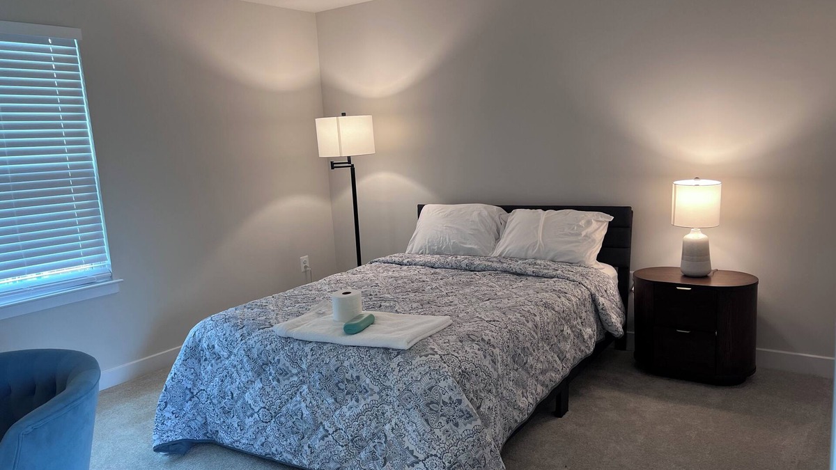 College Park House | Cozy townhome private master bedroom in serene Chillum with AC, WiFi,