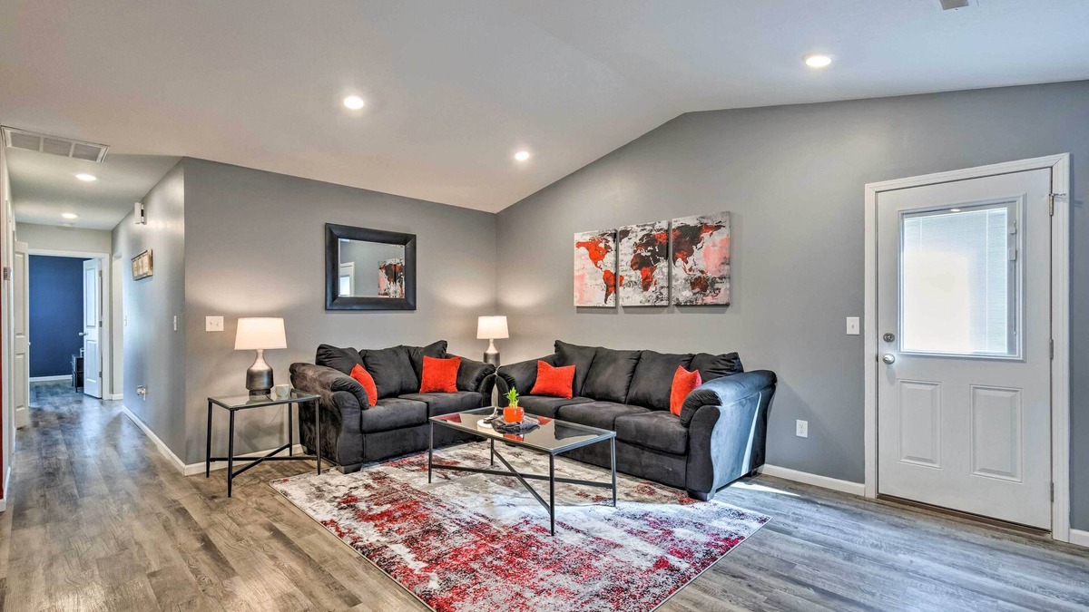Park City House | Cozy Townhome w/Lake View ~ 10 Mi to Wichita