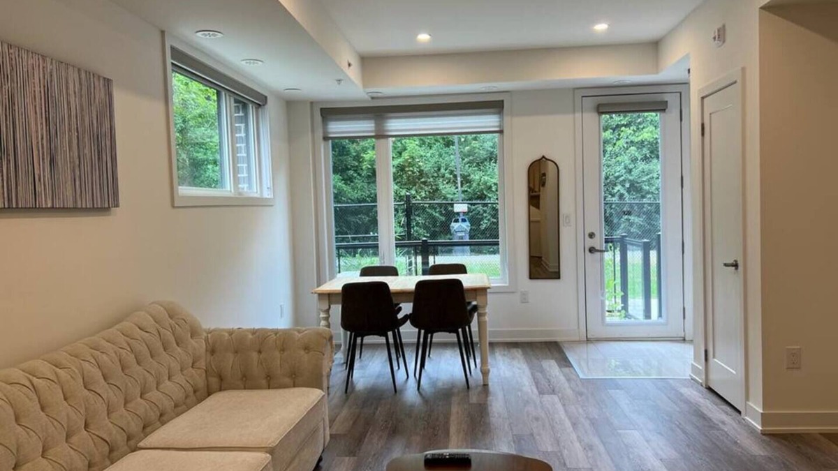 Erin Mills House | Cozy townhouse in the heart of Mississauga.