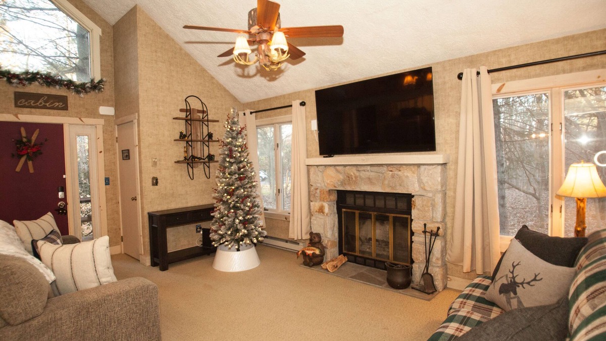 White Haven House | Cozy Townhouse in Jack Frost Ski Resort with hot tub