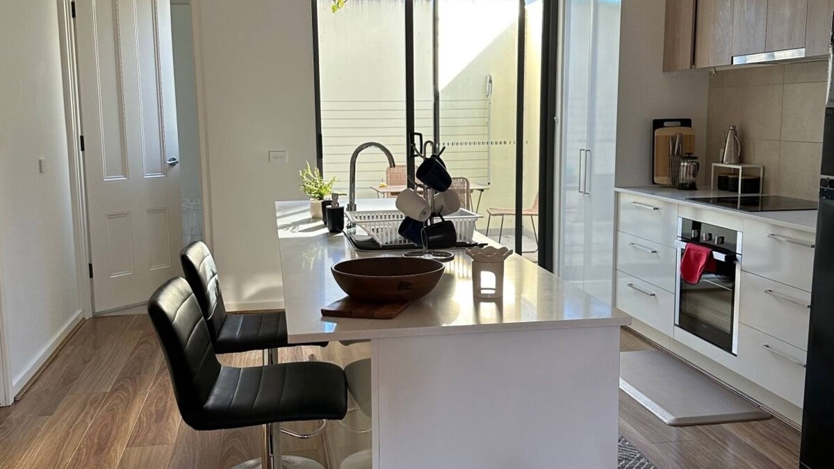 Werribee Apartment | Cozy Townhouse in Werribee centre