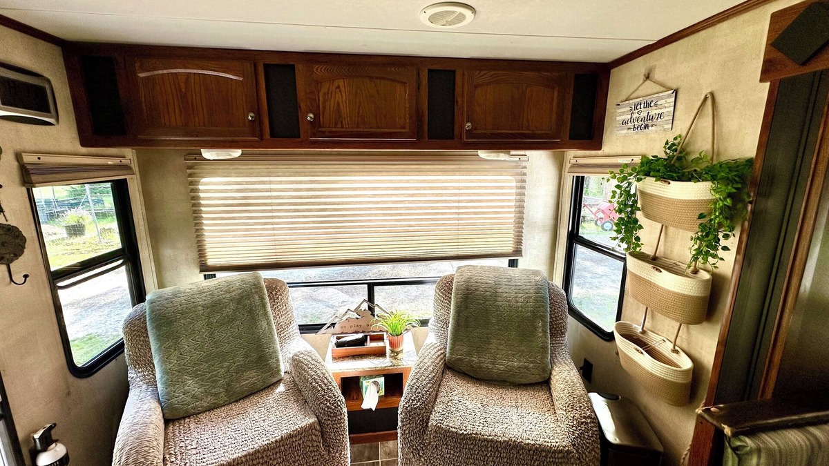 Kellogg House | Cozy Travel Trailer and Up River Get Away. Hike, Fish, Float, Relax!