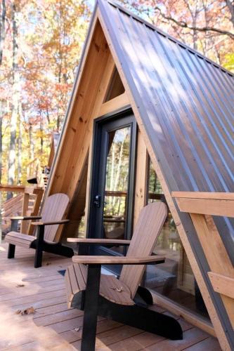 Scio Ski Chalet | Cozy Tree Cabin with Wonderful Views from the Deck in Ohio