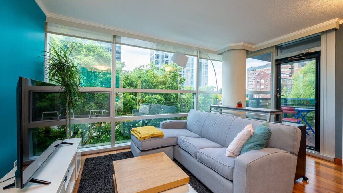 Downtown Vancouver Condo | Cozy Treehouse at Burrard (1 Bedroom Condo)