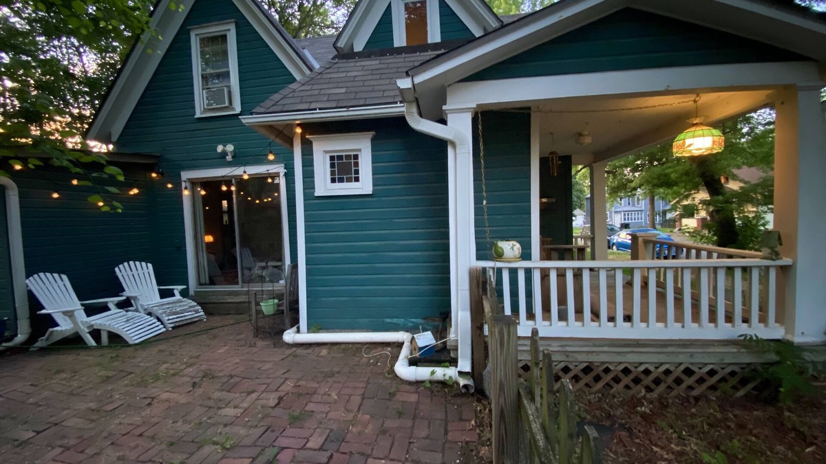 Greater Auburndale House | Cozy Treehouse Cottage - can sleep 8 with airbeds - sleeps 4 without air beds