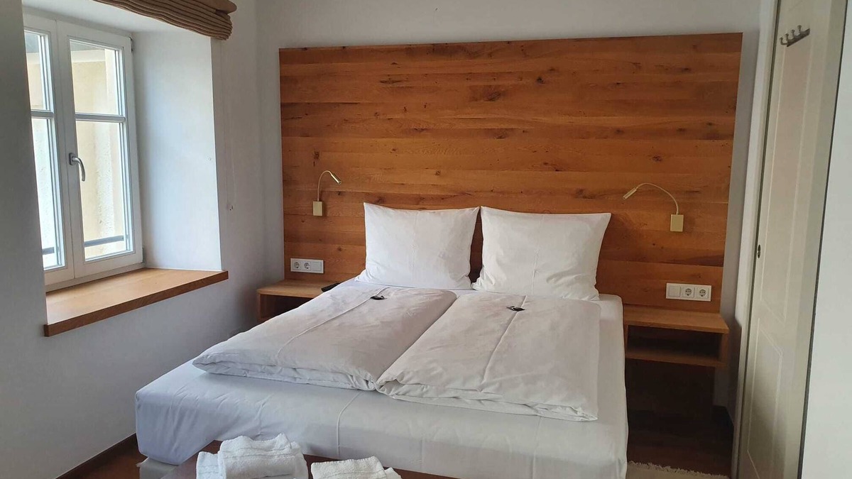 Schierling Apartment | Cozy triple room (20sqm) with WLAN