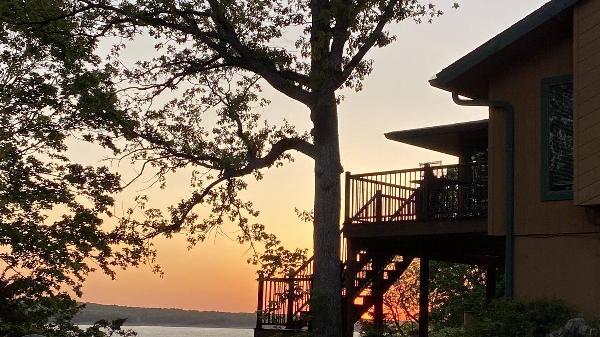 Warsaw Cabin | Cozy Truman Lake Cabin!nnFishing, hiking, swimming and boat ramp