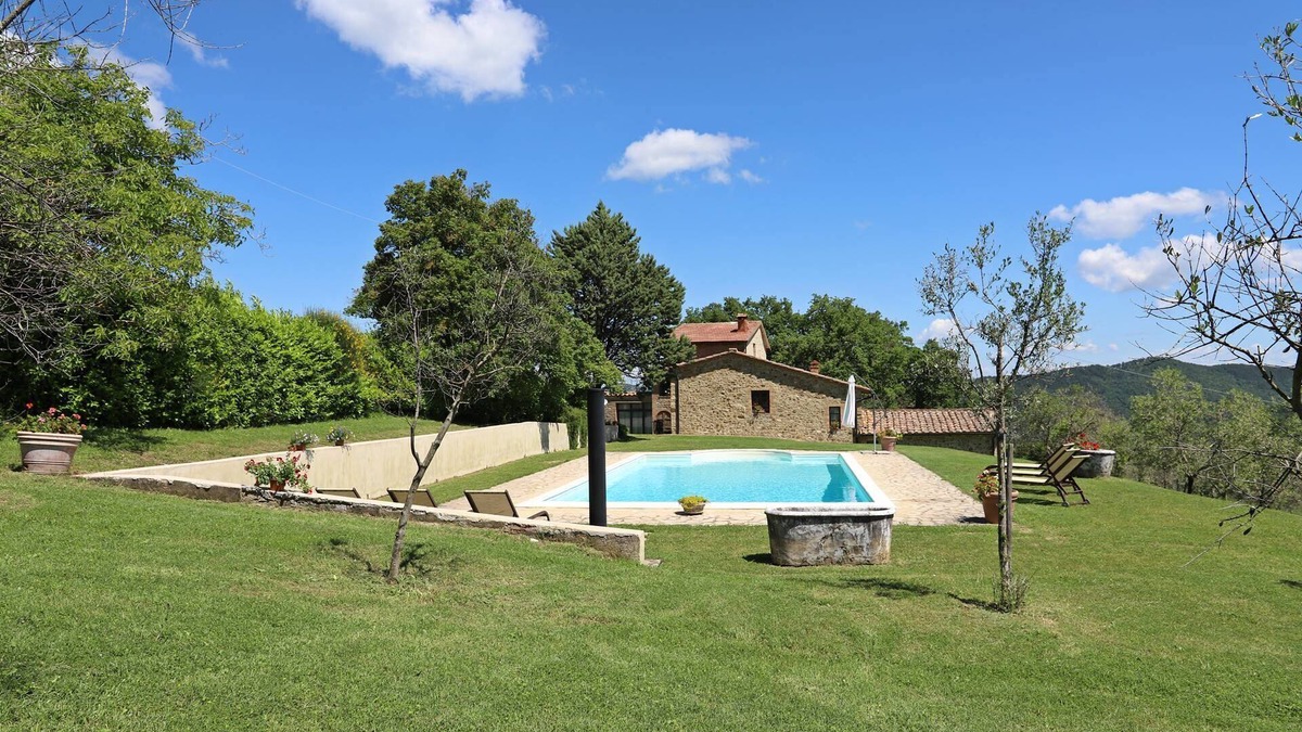 Radicondoli House | Cozy Tuscany farmhouse private pool up to 12 pax