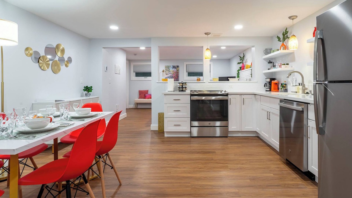 Downtown Seattle Apartment | Cozy Two Bedroom Apt - Arboretum/Montlake, UW, Husky Stadium, UWMC, Madison Park