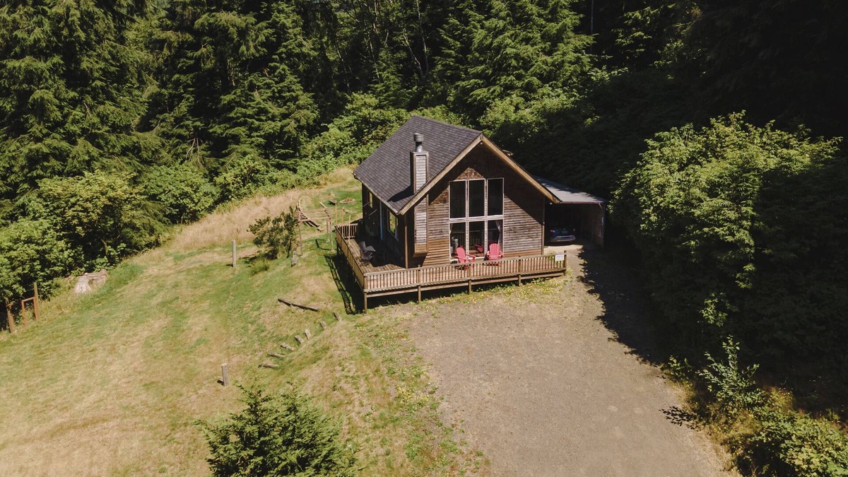 Tillamook Cabin | Cozy two-bedroom cabin by Tillamook Forest