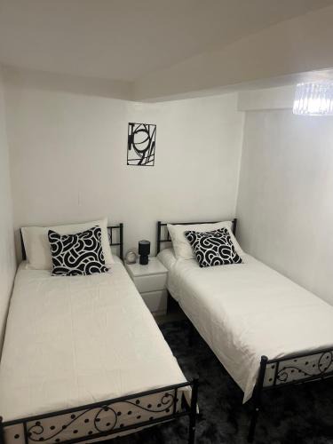 Forest Hill Apartment | Cozy Two Bedroom Flat 1 Minute from Forest Hill Train Station