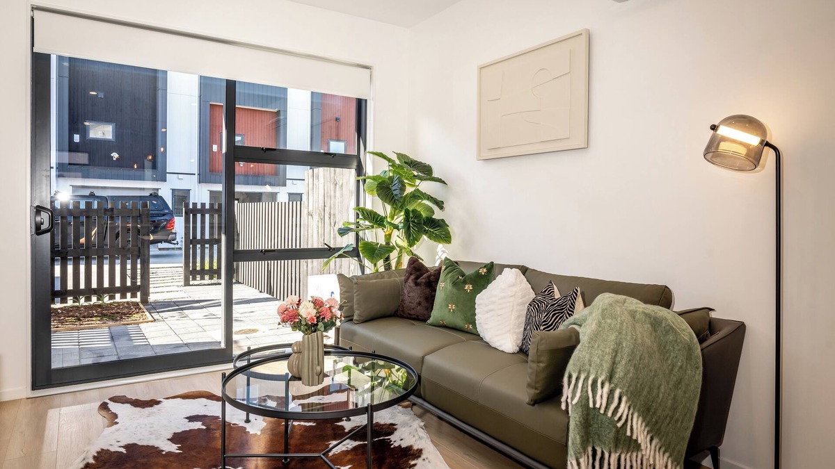 Flat Bush House | Cozy Two- Bedroom Townhouse with garden Unit 17