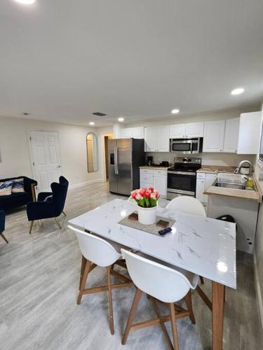 East County Civic Group Apartment | Cozy Two Bedrooms Apartment in Valrico
