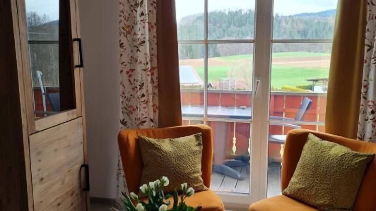 Schlatzendorf Apartment | Cozy two-room apartment for up to four people with balcony and view of the valley