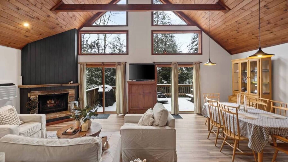 Londonderry Cabin | Cozy two-story cabin in woods of Southern Vermont