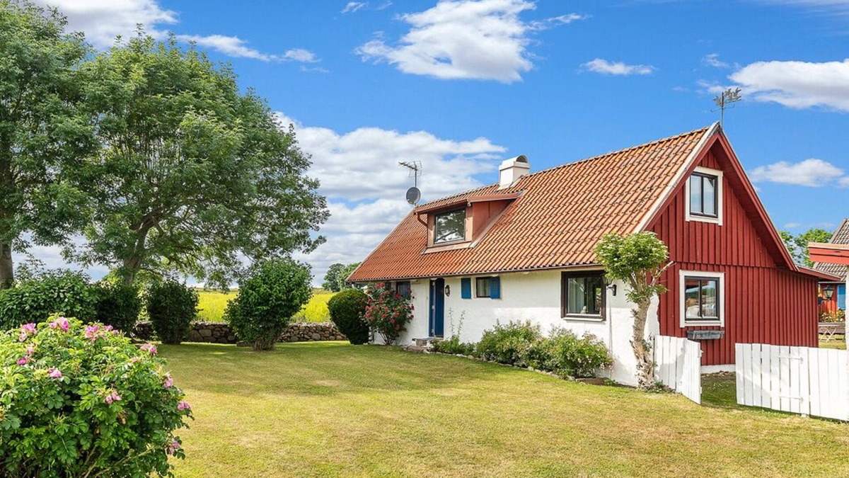 Lervik House | Cozy typical summer house 800 m from the sea