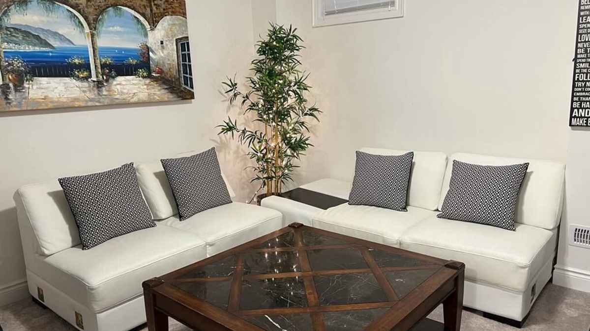 Brampton Apartment | Cozy Unit (2 Rooms), King & Double Bed Perfect for Couples, Singles & Families