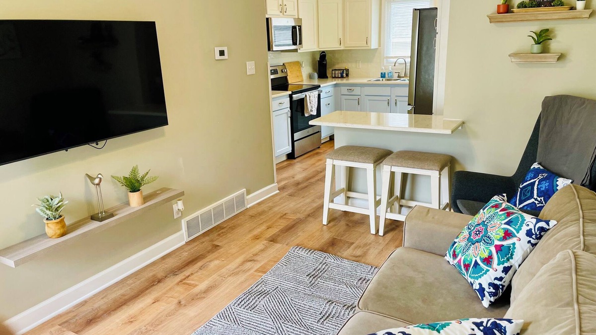 St. Charles House | Cozy Unit on Historic Main Street